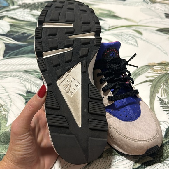 Nike Huarache - Picture 3 of 8